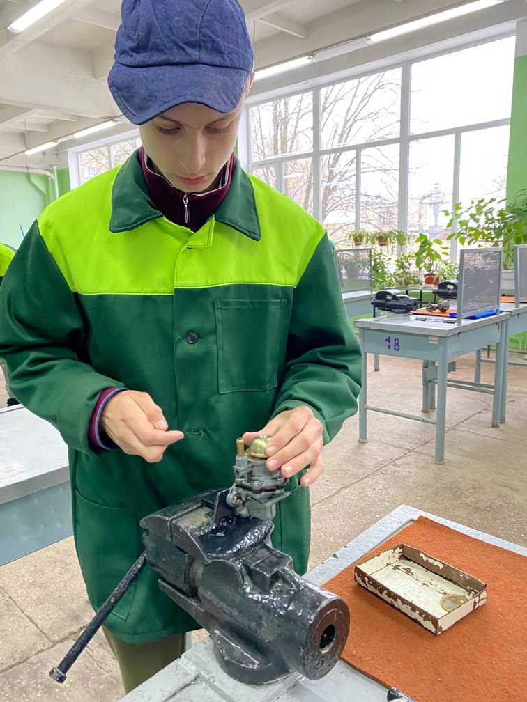 СЛЮСАР З МЕХАНОСКЛАДАЛЬНИХ РОБІТ