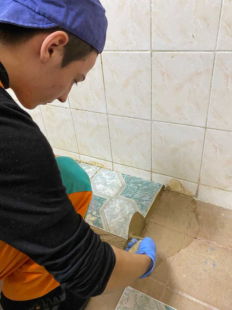 Лицювальник-плиточник