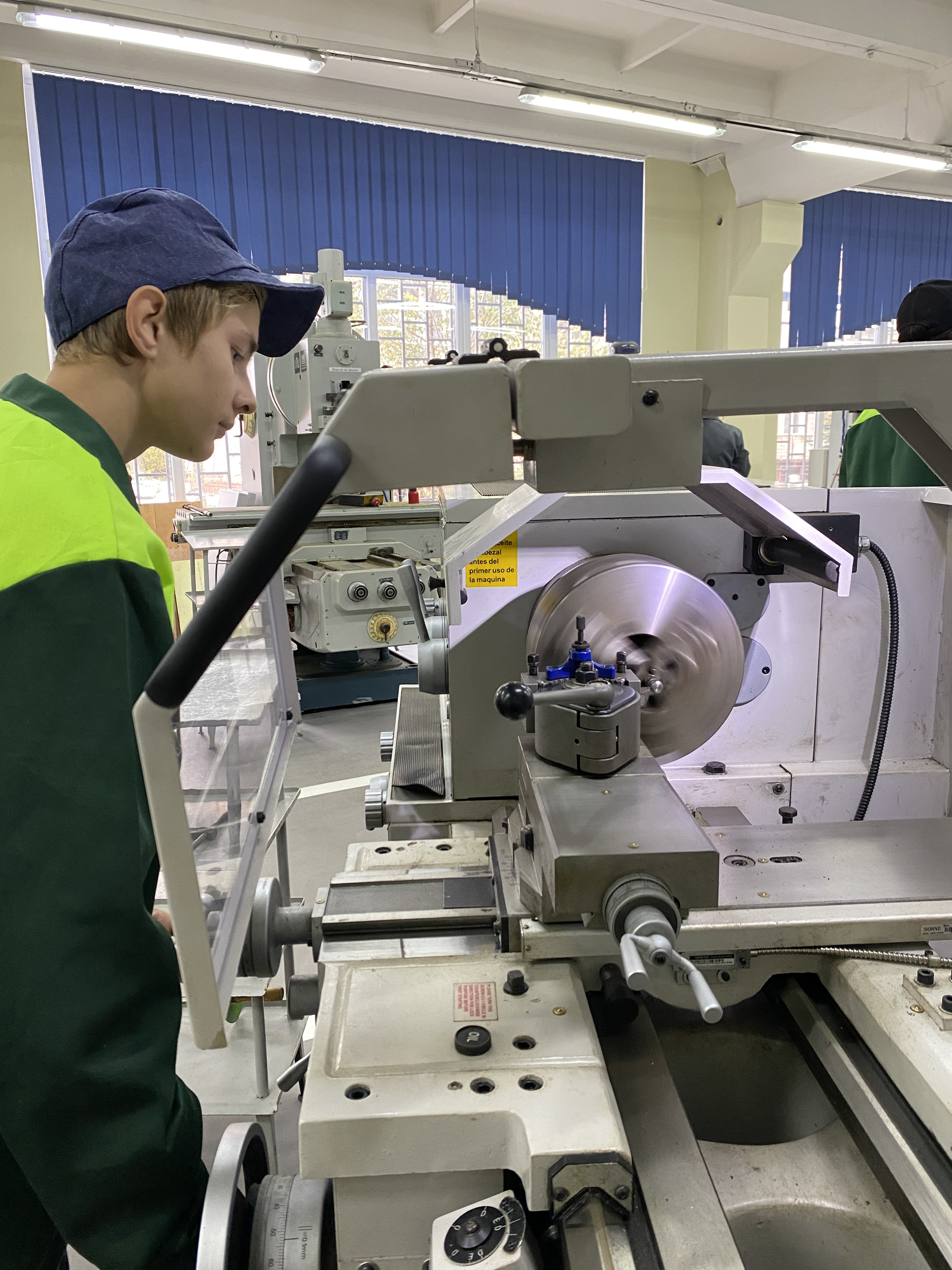 ОПЕРАТОР ВЕРСТАТІВ З ПРОГРАМНИМ КРЕУВАННЯМ